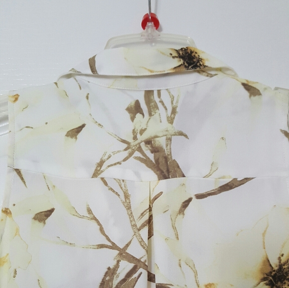 Dynamite Collar Top - Picture 13 of 13